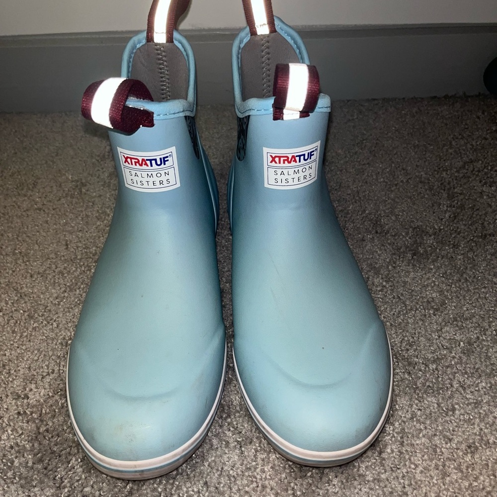 XTRATUF boots, salmon sisters size 9